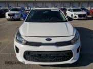 ✅ 2018 Kia Rio S • VIN: 3KPA25AB8JE090762 • Lot: 92921415. Wystawiony na Copart z przebiegiem 104 801 mil. Bezpłatny archiwum sprzedaży aukcyjnych z USA i szczegółowy raport historii pojazdu na DreamBid. Zdjęcie 5.