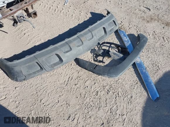 ✅ 2005 Chevrolet Silverado 2500HD LT • VIN: 1GCHC23UX5F811703 • Lot: 43603568. Wystawiony na IAAI z przebiegiem 254 895 mil. Bezpłatny archiwum sprzedaży aukcyjnych z USA i szczegółowy raport historii pojazdu na DreamBid. Zdjęcie 12.