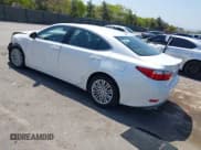 ✅ 2014 Lexus ES 330 • VIN: JTHBK1GG6E2113795 • Lot: 42207580. Wystawiony na IAAI z przebiegiem 128 540 mil. Bezpłatny archiwum sprzedaży aukcyjnych z USA i szczegółowy raport historii pojazdu na DreamBid. Zdjęcie 3.