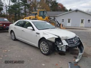 ✅ 2010 Cadillac STS AWD • VIN: 1G6DU6EV5A0119244 • Lot: 43636700. Wystawiony na IAAI z przebiegiem 139 047 mil. Bezpłatny archiwum sprzedaży aukcyjnych z USA i szczegółowy raport historii pojazdu na DreamBid. Zdjęcie 1.