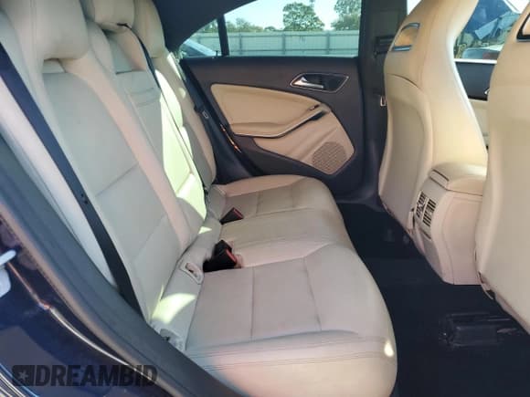 ✅ 2018 Mercedes-Benz CLA 250 • VIN: WDDSJ4EBXJN535399 • Lot: 87068045. Wystawiony na Copart z przebiegiem 87 133 mil. Bezpłatny archiwum sprzedaży aukcyjnych z USA i szczegółowy raport historii pojazdu na DreamBid. Zdjęcie 10.