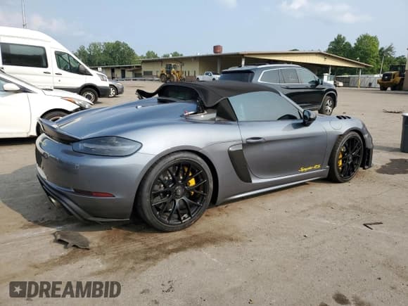 ✅ 2024 Porsche 718 Spyder RS • VIN: WP0CE2A8XRK240155 • Lot: 67824394. Wystawiony na Copart z przebiegiem Nie podano. Bezpłatny archiwum sprzedaży aukcyjnych z USA i szczegółowy raport historii pojazdu na DreamBid. Zdjęcie 3.