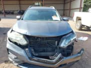 ✅ 2017 Nissan Rogue S • VIN: 5N1AT2MT4HC822480 • Lot: 43031038. Wystawiony na IAAI z przebiegiem 85 662 mil. Bezpłatny archiwum sprzedaży aukcyjnych z USA i szczegółowy raport historii pojazdu na DreamBid. Zdjęcie 6.