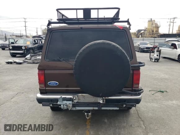 ✅ 1987 Ford Bronco • VIN: 1FMCU14T6HUB82055 • Lot: 84565204. Wystawiony na Copart z przebiegiem Nie podano. Bezpłatny archiwum sprzedaży aukcyjnych z USA i szczegółowy raport historii pojazdu na DreamBid. Zdjęcie 6.