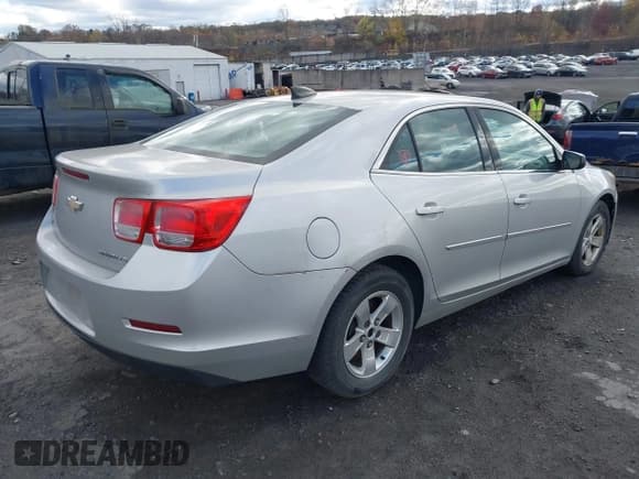 ✅ 2015 Chevrolet Malibu LS • VIN: 1G11B5SL9FF101555 • Lot: 43641466. Listed on IAAI with 226,993 mi. Free auction sales archive from the USA and detailed vehicle history report at DreamBid. Image 4.