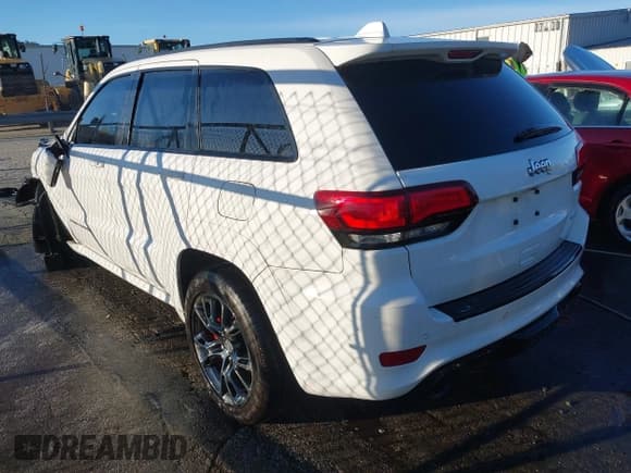 ✅ 2016 Jeep Grand Cherokee SRT • VIN: 1C4RJFDJ1GC373079 • Lot: 43528859. Wystawiony na IAAI z przebiegiem 25 574 mil. Bezpłatny archiwum sprzedaży aukcyjnych z USA i szczegółowy raport historii pojazdu na DreamBid. Zdjęcie 3.