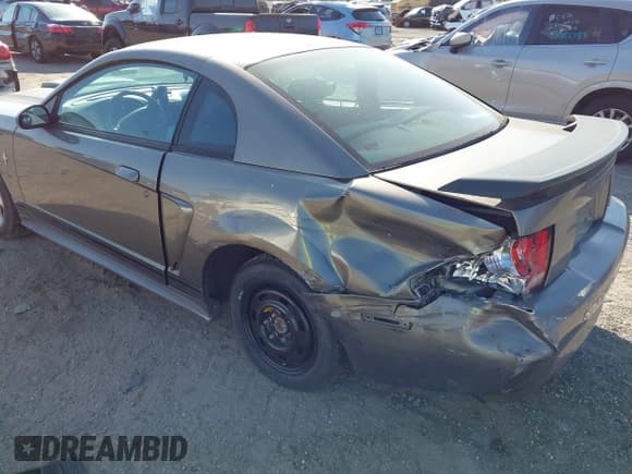 ✅ 2001 Ford Mustang Standard • VIN: 1FAFP40461F264327 • Лот: 42002990. Опубликован ранее на IAAI с пробегом 316 107 миль. Бесплатный доступ к архиву аукционных продаж из США и подробный отчёт об истории автомобиля на DreamBid. Изображение 6.