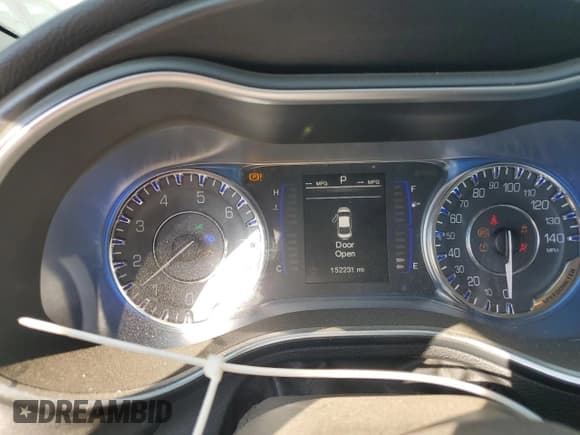 ✅ 2015 Chrysler 200 Limited • VIN: 1C3CCCAB6FN737547 • Лот: 84918125. Опубликован ранее на Copart с пробегом 152 231 миль. Бесплатный доступ к архиву аукционных продаж из США и подробный отчёт об истории автомобиля на DreamBid. Изображение 9.