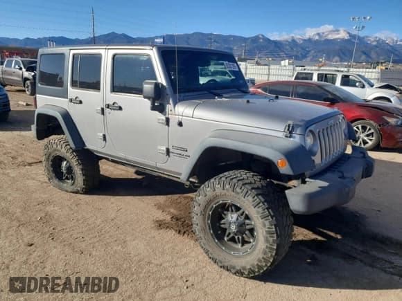 ✅ 2013 Jeep Wrangler Unlimited Sport • VIN: 1C4HJWDG3DL553935 • Lot: 93301395. Wystawiony na Copart z przebiegiem 109 573 mil. Bezpłatny archiwum sprzedaży aukcyjnych z USA i szczegółowy raport historii pojazdu na DreamBid. Zdjęcie 4.