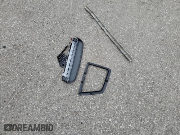 ✅ 2019 BMW 7 Series 740i xDrive • VIN: WBA7E4C52KGV28872 • Lot: 61689005. Listed on Copart with Not provided. Free auction sales archive from the USA and detailed vehicle history report at DreamBid. Image 12.