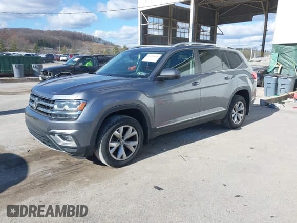 ✅ 2018 Volkswagen Atlas SEL • VIN: 1V2MR2CA9JC523068 • Lot: 43692474. Wystawiony na IAAI z przebiegiem 128 042 mil. Bezpłatny archiwum sprzedaży aukcyjnych z USA i szczegółowy raport historii pojazdu na DreamBid. Zdjęcie 2.