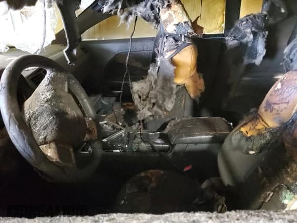 ✅ 2013 Dodge Challenger SXT • VIN: 2C3CDYAG5DH562588 • Lot: 86173254. Wystawiony na Copart z przebiegiem Nie podano. Bezpłatny archiwum sprzedaży aukcyjnych z USA i szczegółowy raport historii pojazdu na DreamBid. Zdjęcie 7.