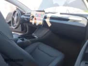 ✅ 2024 Tesla Model 3 Long Range • VIN: 5YJ3E1EB7RF827409 • Lot: 43750034. Wystawiony na IAAI z przebiegiem 18 933 mil. Bezpłatny archiwum sprzedaży aukcyjnych z USA i szczegółowy raport historii pojazdu na DreamBid. Zdjęcie 5.