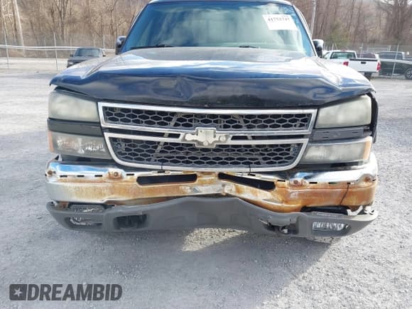 ✅ 2005 Chevrolet Silverado 2500HD LS • VIN: 1GCHK23U35F826160 • Lot: 41752747. Wystawiony na IAAI z przebiegiem 204 627 mil. Bezpłatny archiwum sprzedaży aukcyjnych z USA i szczegółowy raport historii pojazdu na DreamBid. Zdjęcie 6.