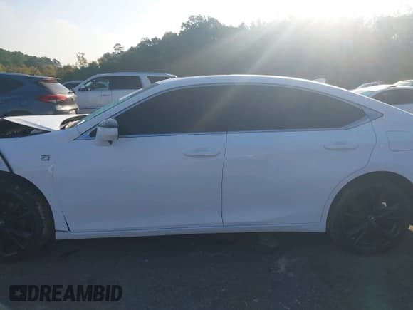 ✅ 2023 Lexus ES 350 F Sport • VIN: 58AJZ1B10PU140692 • Lot: 43550091. Listed on IAAI with 32,738 mi. Free auction sales archive from the USA and detailed vehicle history report at DreamBid. Image 14.