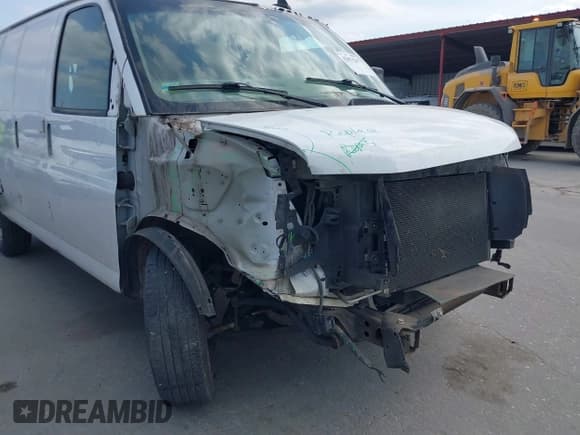 ✅ 2018 Chevrolet Express Cargo • VIN: 1GCWGAFP0J1269952 • Lot: 42033241. Listed on IAAI with 260,000 mi. Free auction sales archive from the USA and detailed vehicle history report at DreamBid. Image 6.