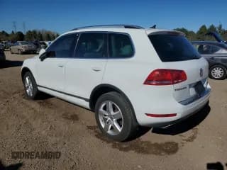 ✅ 2013 Volkswagen Touareg Sport • VIN: WVGEP9BP7DD011412 • Lot: 87300245. Wystawiony na Copart z przebiegiem 112 430 mil. Bezpłatny archiwum sprzedaży aukcyjnych z USA i szczegółowy raport historii pojazdu na DreamBid. Zdjęcie 2.