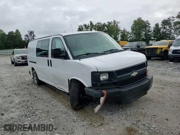 ✅ 2013 Chevrolet Express Cargo • VIN: 1GCSGAFX2D1176837 • Lot: 82147165. Wystawiony na Copart z przebiegiem 284 182 mil. Bezpłatny archiwum sprzedaży aukcyjnych z USA i szczegółowy raport historii pojazdu na DreamBid. Zdjęcie 14.
