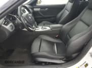 ✅ 2016 BMW Z4 sDrive28i • VIN: WBALL5C5XG5A20343 • Lot: 91557565. Wystawiony na Copart z przebiegiem 87 520 mil. Bezpłatny archiwum sprzedaży aukcyjnych z USA i szczegółowy raport historii pojazdu na DreamBid. Zdjęcie 7.