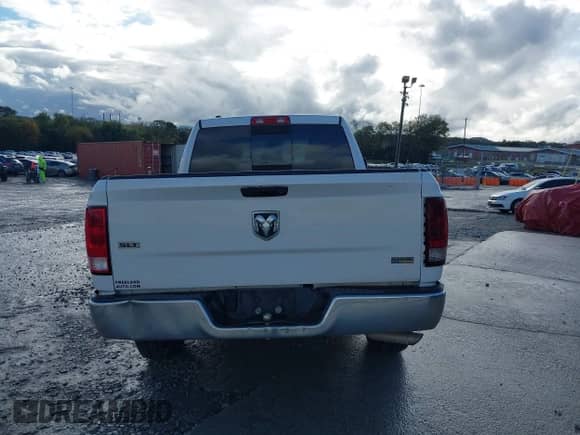 2017 Ram 1500 SLT z VIN 1C6RR6GG4HS676025, wystawiony jako IAAI lot #43585212 z przebiegiem 95 645 mil mil oraz . Historia ofert i sprzedaży dostępna na DreamBid. Obrazek 16.