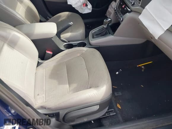 ✅ 2017 Hyundai Elantra SE • VIN: 5NPD84LF5HH097924 • Lot: 42887013. Listed on IAAI with 84,156 mi. Free auction sales archive from the USA and detailed vehicle history report at DreamBid. Image 5.