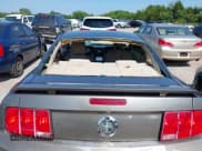 ✅ 2005 Ford Mustang Deluxe • VIN: 1ZVFT80N755225597 • Lot: 42793032. Wystawiony na IAAI z przebiegiem 210 994 mil. Bezpłatny archiwum sprzedaży aukcyjnych z USA i szczegółowy raport historii pojazdu na DreamBid. Zdjęcie 6.