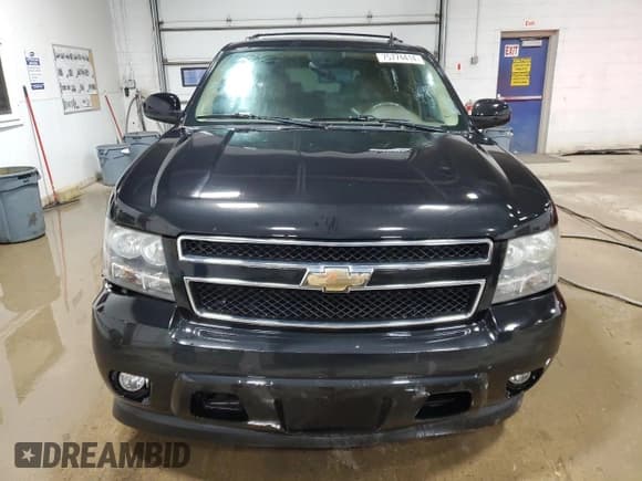 ✅ 2009 Chevrolet Suburban 1LT • VIN: 1GNFK26389R244805 • Lot: 75774414. Wystawiony na Copart z przebiegiem 197 238 mil. Bezpłatny archiwum sprzedaży aukcyjnych z USA i szczegółowy raport historii pojazdu na DreamBid. Zdjęcie 5.