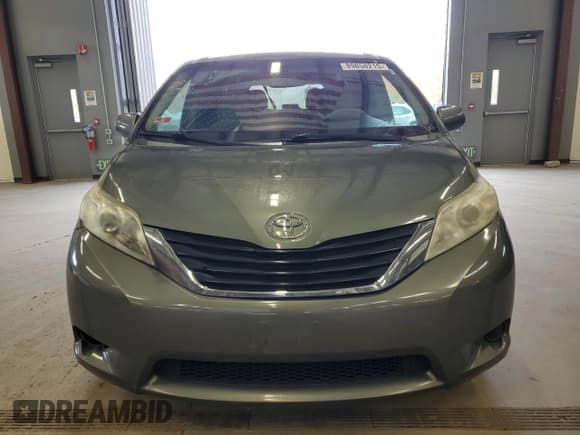 ✅ 2011 Toyota Sienna LE • VIN: 5TDKK3DC8BS052114 • Лот: 89858215. Опубликован ранее на Copart с пробегом 263 095 миль. Бесплатный доступ к архиву аукционных продаж из США и подробный отчёт об истории автомобиля на DreamBid. Изображение 5.