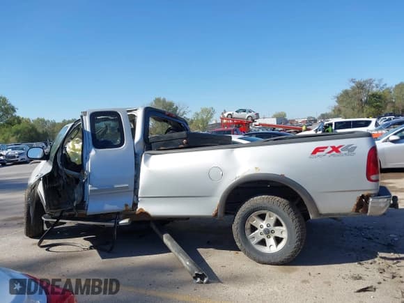 ✅ 2003 Ford F-150 XL • VIN: 1FTRX18L43NB49607 • Lot: 43427519. Wystawiony na IAAI z przebiegiem Nie podano. Bezpłatny archiwum sprzedaży aukcyjnych z USA i szczegółowy raport historii pojazdu na DreamBid. Zdjęcie 14.