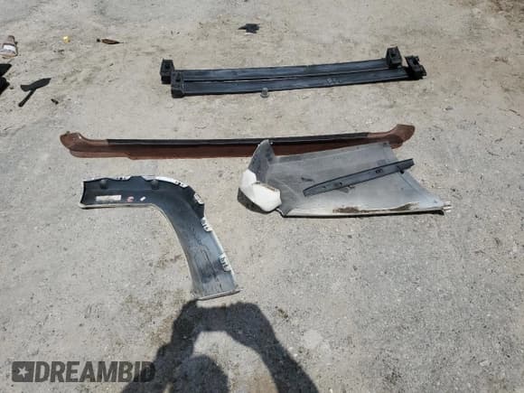 ✅ 2006 Jeep Commander Limited • VIN: 1J8HG58N46C165562 • Lot: 80086975. Wystawiony na Copart z przebiegiem 109 974 mil. Bezpłatny archiwum sprzedaży aukcyjnych z USA i szczegółowy raport historii pojazdu na DreamBid. Zdjęcie 13.