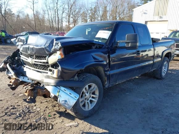 2006 Chevrolet Silverado 1500 LT3 z VIN 1GCEK19Z56Z189739, wystawiony jako IAAI lot #41748421 z przebiegiem 168 700 mil mil oraz . Historia ofert i sprzedaży dostępna na DreamBid. Obrazek 17.