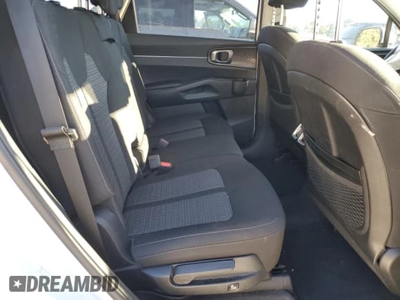 ✅ 2023 Kia Sorento LX • VIN: 5XYRG4LC5PG168544 • Лот: 91104485. Опубликован ранее на Copart с пробегом 54 060 миль. Бесплатный доступ к архиву аукционных продаж из США и подробный отчёт об истории автомобиля на DreamBid. Изображение 11.