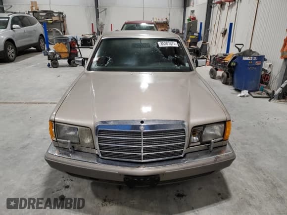 ✅ 1990 Mercedes-Benz 560 • VIN: WDBCA39E7LA517710 • Lot: 85307074. Listed on Copart with 225,233 mi. Free auction sales archive from the USA and detailed vehicle history report at DreamBid. Image 5.