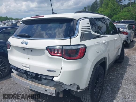 ✅ 2018 Jeep Compass Altitude • VIN: 3C4NJCBB2JT105839 • Lot: 42155613. Listed on IAAI with 54,307 mi. Free auction sales archive from the USA and detailed vehicle history report at DreamBid. Image 4.