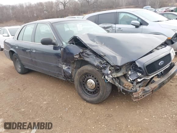 ✅ 2001 Ford Crown Victoria Police Interceptor • VIN: 2FAFP71W01X198332 • Лот: 41474334. Опубликован ранее на IAAI с пробегом 141 148 миль. Бесплатный доступ к архиву аукционных продаж из США и подробный отчёт об истории автомобиля на DreamBid. Изображение 1.