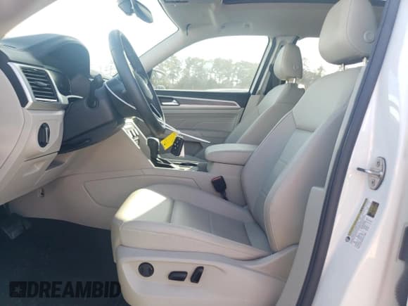 ✅ 2023 Volkswagen Atlas SE • VIN: 1V2JP2CA0PC548717 • Lot: 84495134. Listed on Copart with 29,663 mi. Free auction sales archive from the USA and detailed vehicle history report at DreamBid. Image 7.