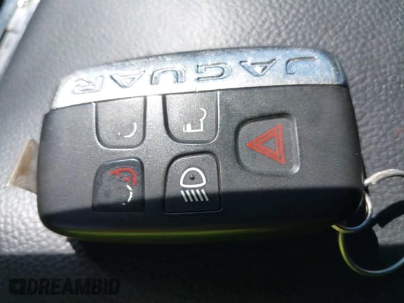 ✅ 2018 Jaguar XE 25t Premium • VIN: SAJAD4FX7JCP34771 • Lot: 41811274. Wystawiony na IAAI z przebiegiem 47 021 mil. Bezpłatny archiwum sprzedaży aukcyjnych z USA i szczegółowy raport historii pojazdu na DreamBid. Zdjęcie 11.