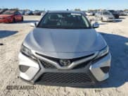 ✅ 2019 Toyota Camry SE • VIN: 4T1B11HK4KU255985 • Лот: 82487775. Опубликован ранее на Copart с пробегом 43 389 миль. Бесплатный доступ к архиву аукционных продаж из США и подробный отчёт об истории автомобиля на DreamBid. Изображение 5.