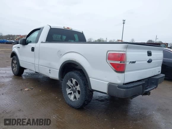 ✅ 2012 Ford F-150 XL • VIN: 1FTMF1CM4CKE25654 • Лот: 41961898. Опубликован ранее на IAAI с пробегом 288 253 миль. Бесплатный доступ к архиву аукционных продаж из США и подробный отчёт об истории автомобиля на DreamBid. Изображение 3.