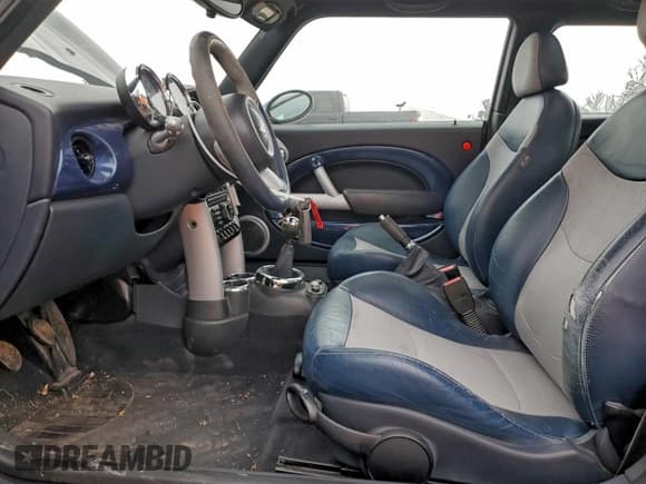 ✅ 2006 MINI Hardtop • VIN: WMWRC33516TK65019 • Lot: 93891585. Listed on Copart with 240,287 mi. Free auction sales archive from the USA and detailed vehicle history report at DreamBid. Image 7.