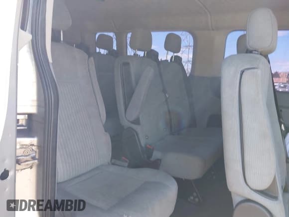 ✅ 2015 Ford Transit XL • VIN: 1FBZX2YM5FKA53431 • Lot: 41642635. Wystawiony na IAAI z przebiegiem Nie podano. Bezpłatny archiwum sprzedaży aukcyjnych z USA i szczegółowy raport historii pojazdu na DreamBid. Zdjęcie 8.