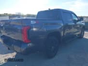 ✅ 2024 Toyota Tundra SR5 • VIN: 5TFLA5DB3RX229778 • Lot: 43539341. Wystawiony na IAAI z przebiegiem 14 874 mil. Bezpłatny archiwum sprzedaży aukcyjnych z USA i szczegółowy raport historii pojazdu na DreamBid. Zdjęcie 4.