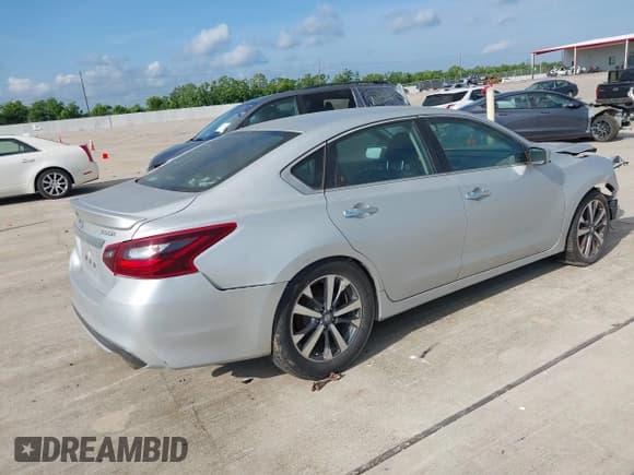 ✅ 2017 Nissan Altima SL • VIN: 1N4BL3AP5HC178774 • Лот: 42414642. Опубликован ранее на IAAI с пробегом 137 545 миль. Бесплатный доступ к архиву аукционных продаж из США и подробный отчёт об истории автомобиля на DreamBid. Изображение 4.