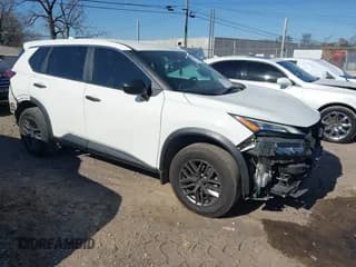 ✅ 2021 Nissan Rogue S • VIN: 5N1AT3AA0MC828070 • Lot: 43674324. Wystawiony na IAAI z przebiegiem 150 480 mil. Bezpłatny archiwum sprzedaży aukcyjnych z USA i szczegółowy raport historii pojazdu na DreamBid. Zdjęcie 1.