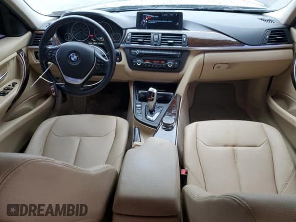 ✅ 2015 BMW 3 Series 328i xDrive • VIN: WBA3B5G59FNS16976 • Лот: 85710995. Опубликован ранее на Copart с пробегом 131 904 миль. Бесплатный доступ к архиву аукционных продаж из США и подробный отчёт об истории автомобиля на DreamBid. Изображение 8.