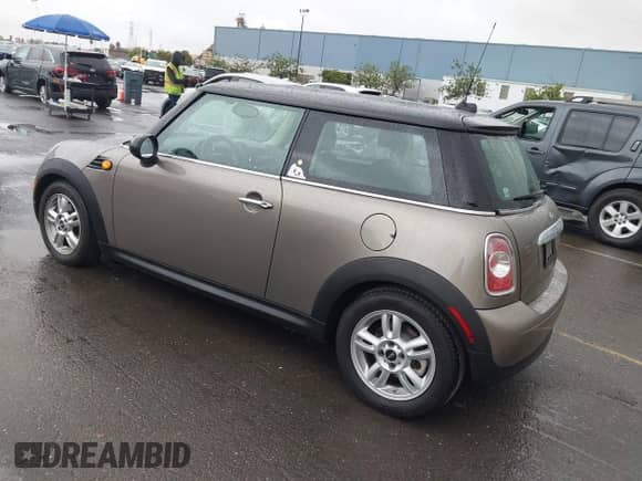 2012 MINI Hardtop with VIN WMWSU3C5XCT262971, listed as a IAAI auction lot 43359213 with 42,086 mi miles and . Bid and sale history available at DreamBid. Image 3.