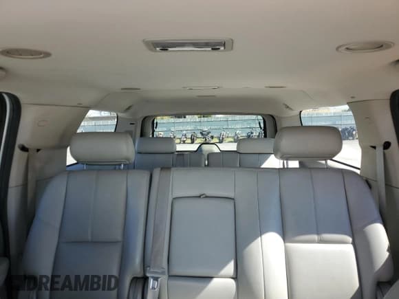 ✅ 2009 Chevrolet Suburban 1LT • VIN: 1GNFK263X9R238097 • Lot: 76802454. Wystawiony na Copart z przebiegiem 235 161 mil. Bezpłatny archiwum sprzedaży aukcyjnych z USA i szczegółowy raport historii pojazdu na DreamBid. Zdjęcie 10.