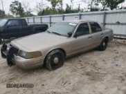 ✅ 2010 Ford Police Interceptor • VIN: 2FABP7BV8AX124399 • Lot: 71180164. Wystawiony na Copart z przebiegiem 199 215 mil. Bezpłatny archiwum sprzedaży aukcyjnych z USA i szczegółowy raport historii pojazdu na DreamBid. Zdjęcie 1.