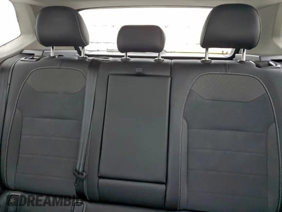 ✅ 2024 Volkswagen Taos SE • VIN: 3VVSX7B22RM016479 • Lot: 94796375. Wystawiony na Copart z przebiegiem 55 935 mil. Bezpłatny archiwum sprzedaży aukcyjnych z USA i szczegółowy raport historii pojazdu na DreamBid. Zdjęcie 10.