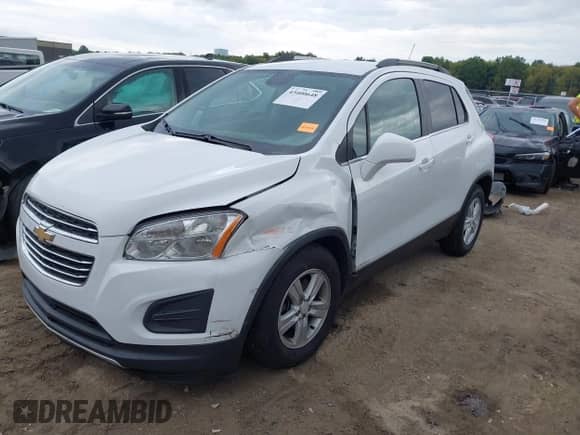 2016 Chevrolet Trax LT z VIN 3GNCJLSB2GL253948, wystawiony jako IAAI lot #43400648 z przebiegiem 96 608 mil mil oraz . Historia ofert i sprzedaży dostępna na DreamBid. Obrazek 2.